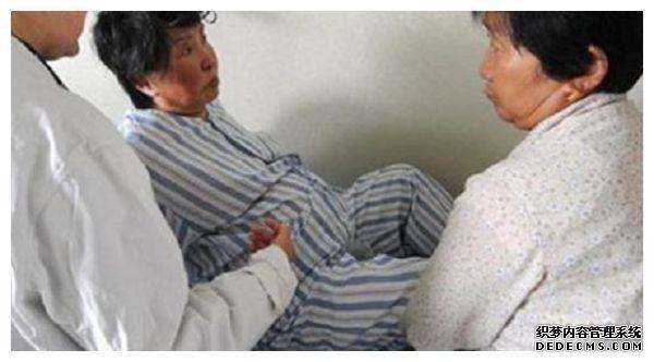 备孕这个月感冒了_怀孕的症状都有哪些_60岁高龄老人冒死生下双胞胎，事后采